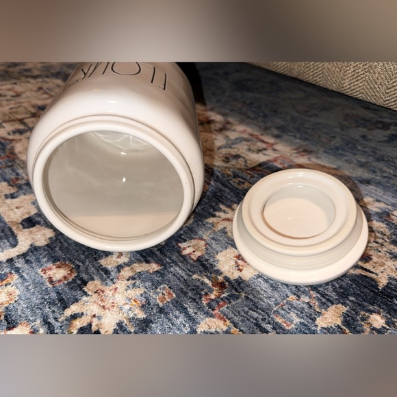Rae Dunn White Ceramic ‘FLOUR’ Cookie Jar Food Container Jar Canister with lid - Picture 3 of 4